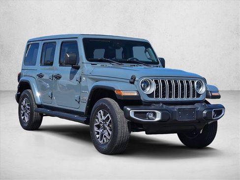 Used 2024 Jeep Wrangler Unlimited Sahara w/ Technology Group AWD/4WD image 3