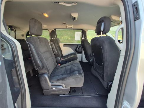Used 2016 Dodge Grand Caravan SXT FWD image 14