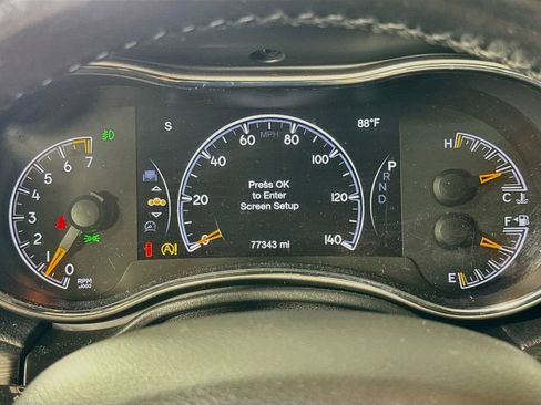 Used 2020 Jeep Grand Cherokee Laredo AWD/4WD image 12
