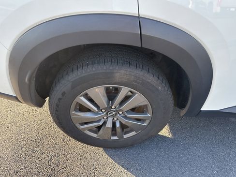 Used 2024 Nissan Pathfinder SV image 11