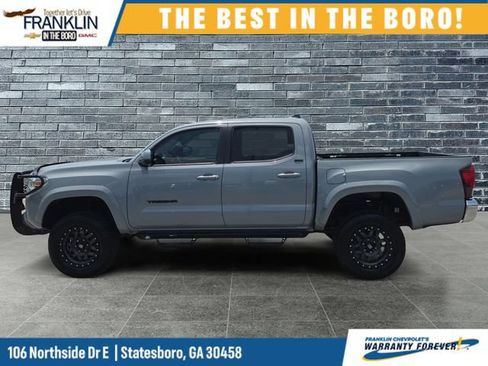 Used 2019 Toyota Tacoma SR5 RWD image 2