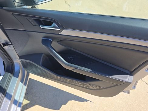 Used 2024 Volkswagen Jetta SE w/ Panoramic Sunroof Package image 15