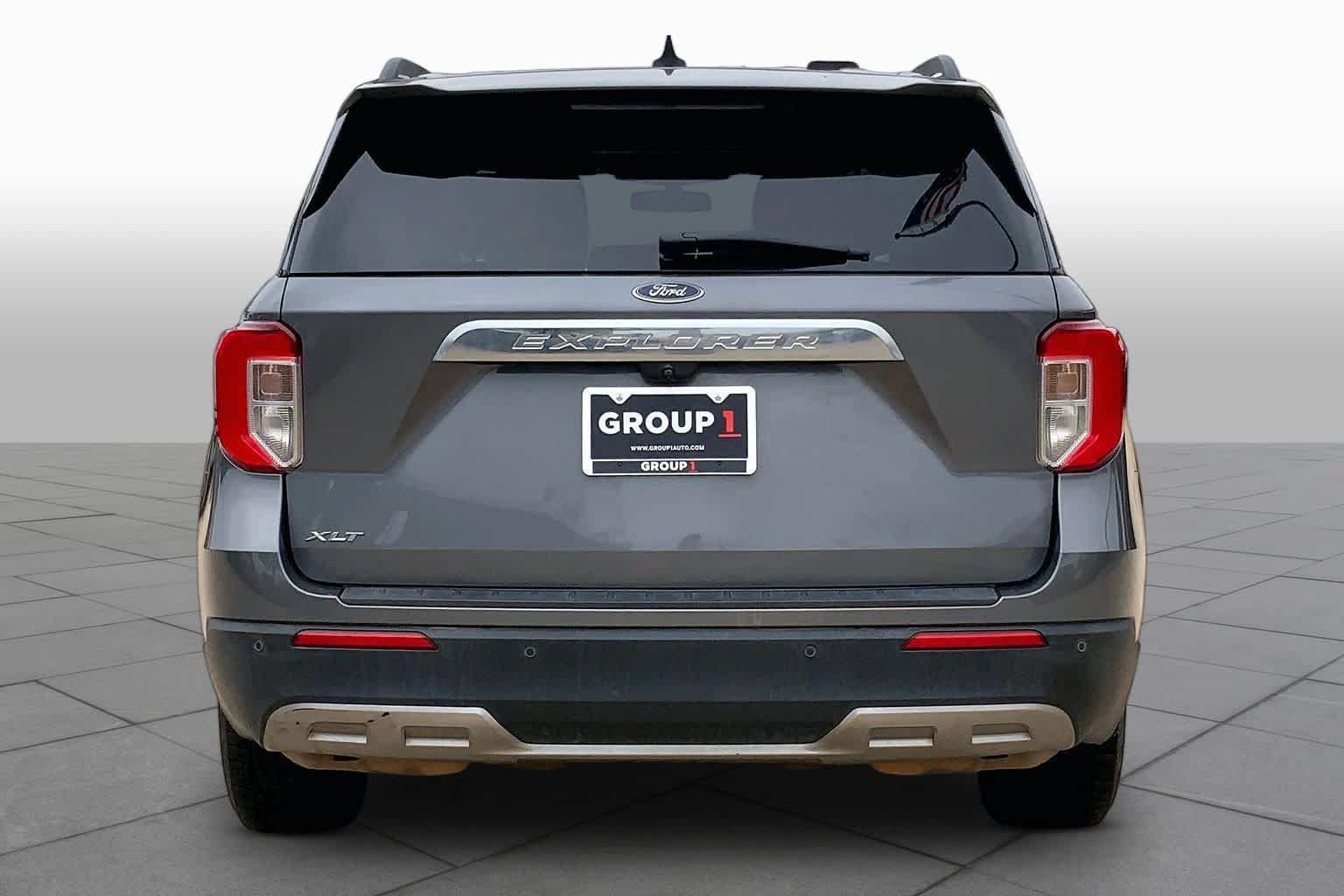 Used 2021 Ford Explorer XLT w/ Equipment Group 202A RWD image 5