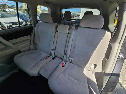 Used 2011 Toyota Highlander 2WD w/ Tow Pkg image 17