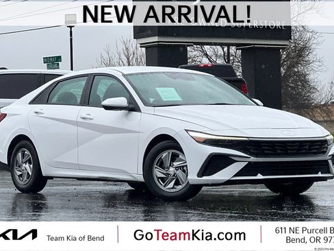 Used 2024 Hyundai Elantra SE FWD image 1