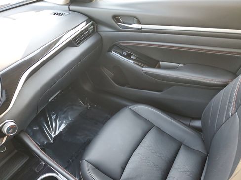 Certified 2023 Nissan Altima 2.5 SR w/ SR Premium Package image 12