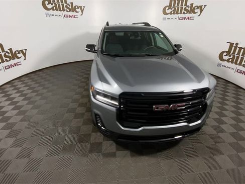 Used 2023 GMC Acadia SLE w/ Driver Convenience Package image 3