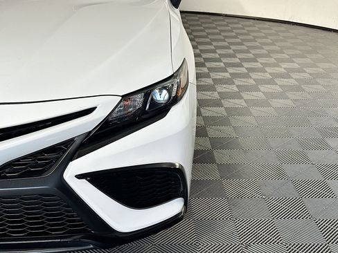 Used 2023 Toyota Camry SE FWD image 9