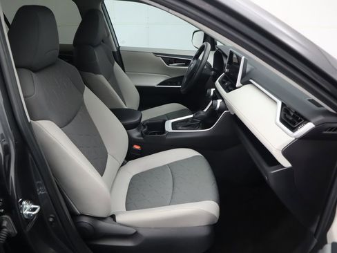 Used 2025 Toyota RAV4 XLE image 20