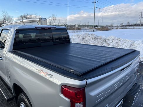 Used 2021 Chevrolet Silverado 1500 LTZ w/ Technology Package image 32