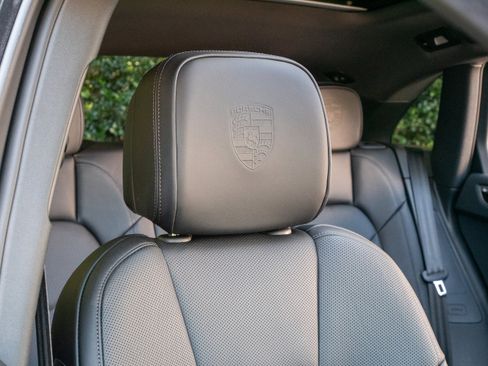 Certified 2026 Porsche Macan AWD/4WD image 30