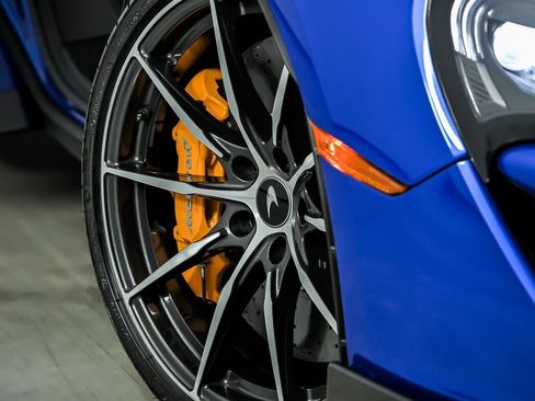 Used 2019 McLaren 600LT RWD image 3