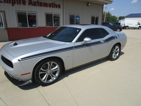 Used 2022 Dodge Challenger R/T RWD image 3