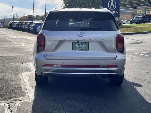 Used 2024 Hyundai Palisade Calligraphy image 4