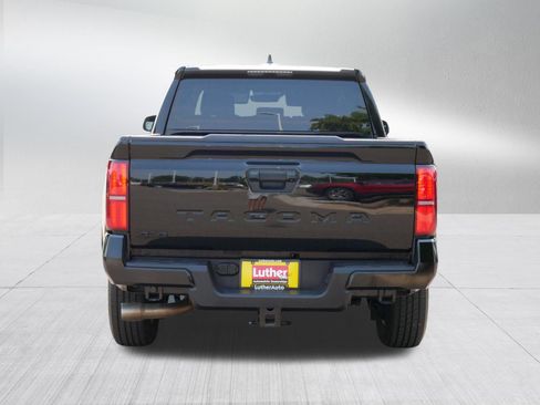 Used 2025 Toyota Tacoma SR5 AWD/4WD image 6