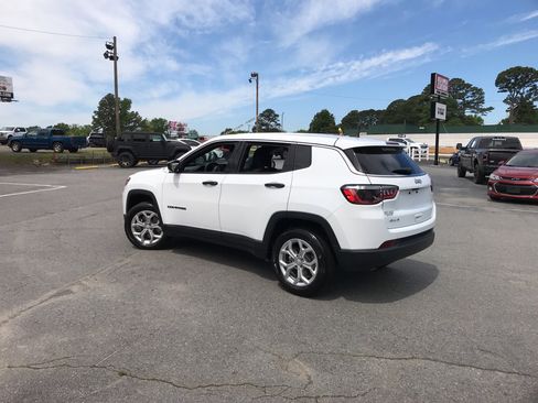 Used 2024 Jeep Compass Sport AWD/4WD image 7