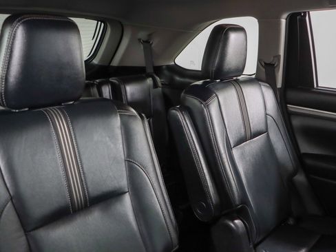 Used 2018 Toyota Highlander SE image 28