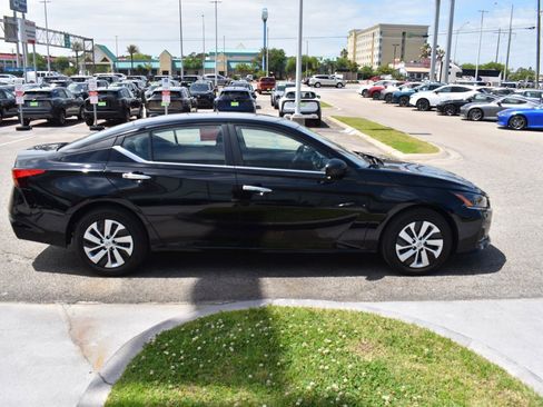 Used 2025 Nissan Altima 2.5 S image 11