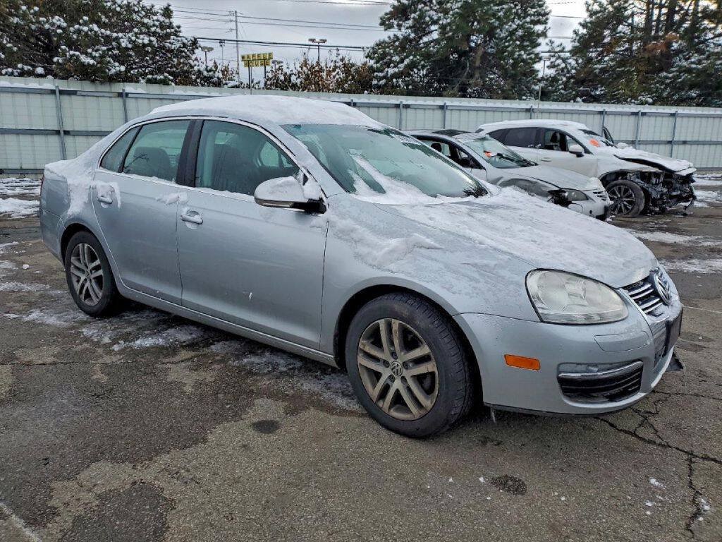 Used 2005 Volkswagen Jetta 2.5 FWD image 1