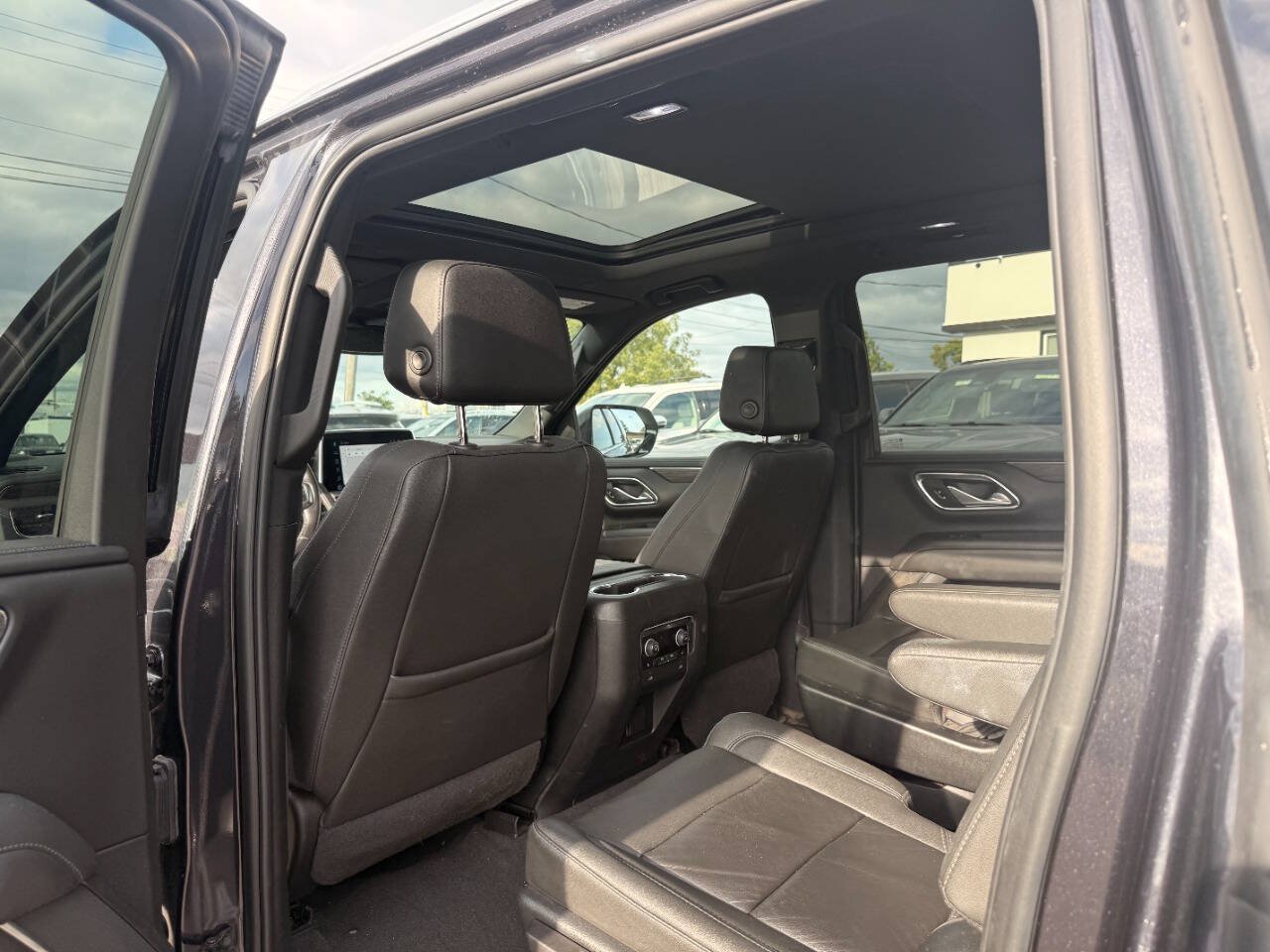 Used 2023 Chevrolet Suburban LT w/ Luxury Package AWD/4WD image 15