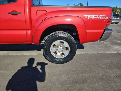 Used 2015 Toyota Tacoma Base image 35