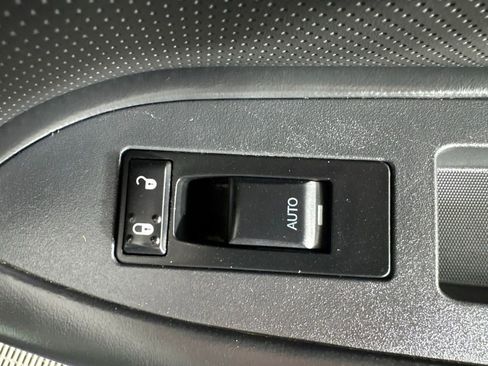 Used 2014 Dodge Challenger R/T image 37