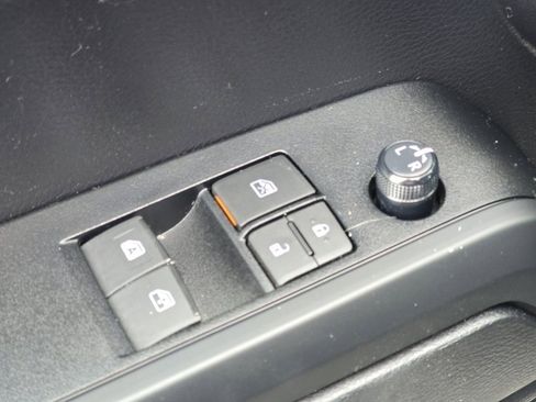 Used 2020 Toyota Tacoma SR image 18