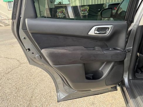Used 2015 Nissan Pathfinder SV image 32