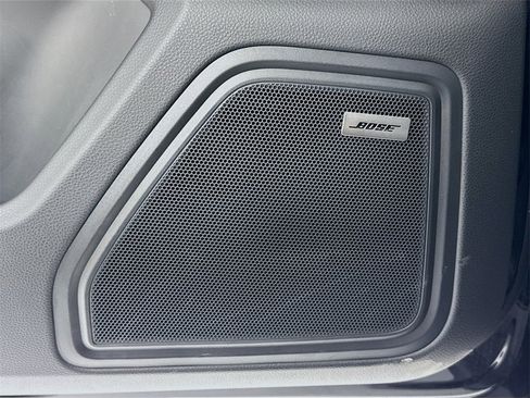 Certified 2025 Porsche Macan image 12