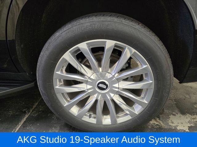 Used 2023 Cadillac Escalade Premium Luxury AWD/4WD image 12