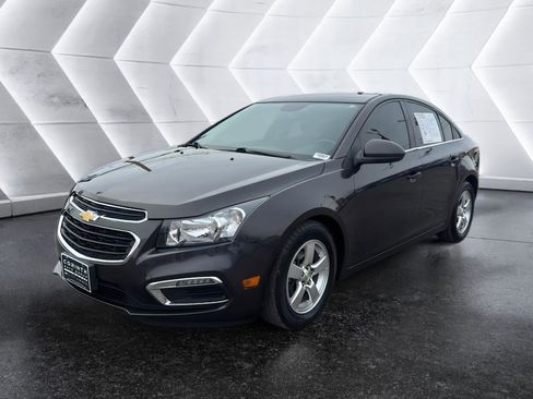 Used 2015 Chevrolet Cruze LT w/ Technology Package image 3