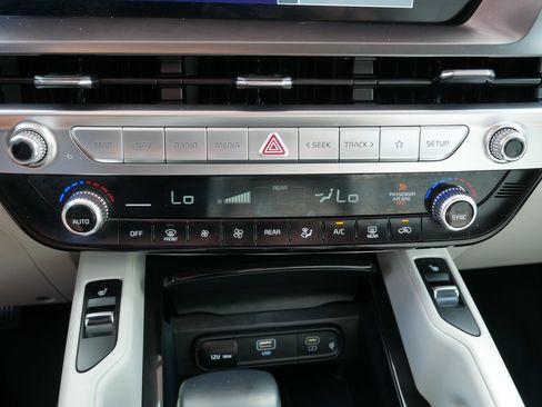 Certified 2024 Kia Telluride S w/ S Sunroof Package AWD/4WD image 22