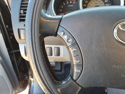 Used 2011 Toyota Tacoma PreRunner image 27