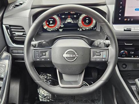Used 2026 Nissan Rogue SL FWD image 14
