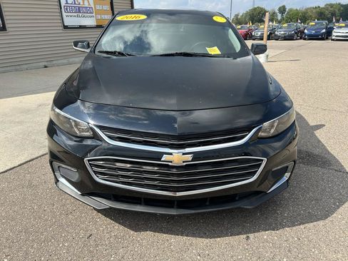 Used 2016 Chevrolet Malibu LT FWD image 2