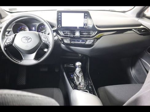 Used 2019 Toyota C-HR XLE image 17