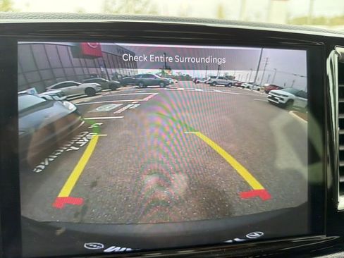 Used 2024 Chrysler Pacifica Select image 67