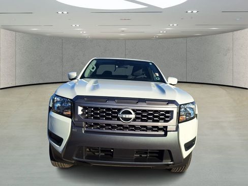 Used 2025 Nissan Frontier SV image 8