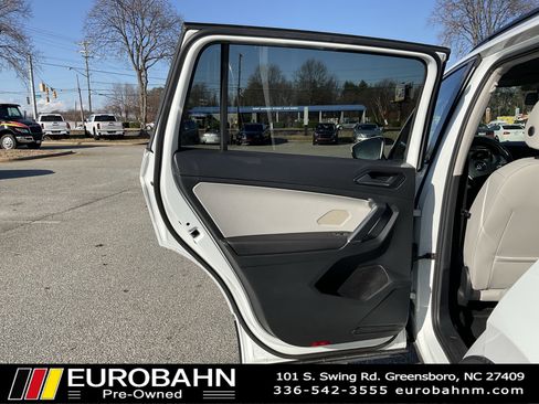 Used 2018 Volkswagen Tiguan SE image 12
