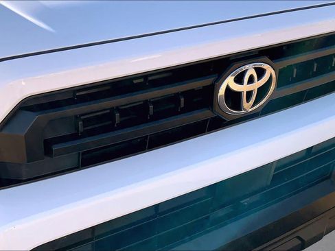 Used 2025 Toyota 4Runner SR5 AWD/4WD image 30