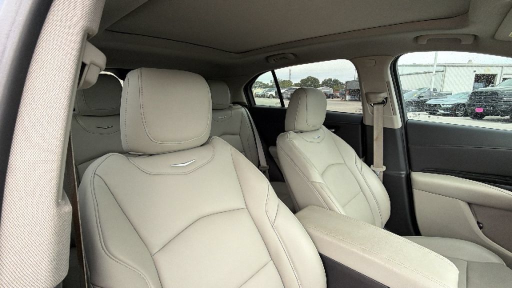 Used 2022 Cadillac XT4 Premium Luxury w/ Cold Weather Package FWD image 32