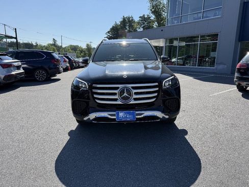 Used 2025 Mercedes-Benz GLS 450 4MATIC image 3