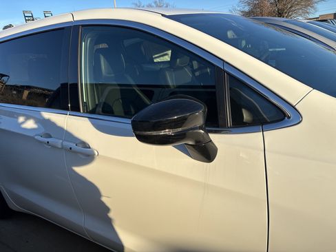 New 2026 Chrysler Pacifica Select image 4