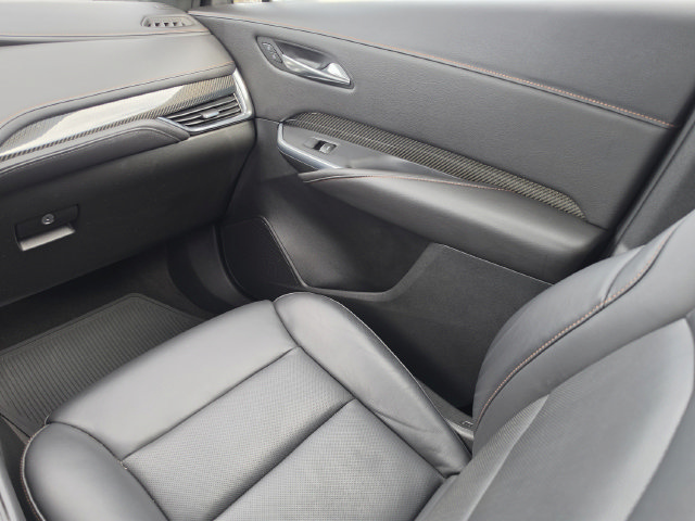 Used 2020 Cadillac XT4 Sport w/ LPO, Midnight Sport Package FWD image 21