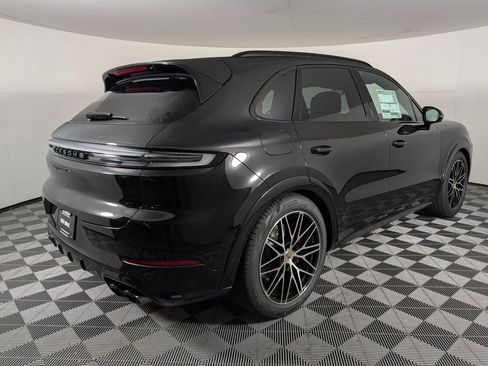 New 2026 Porsche Cayenne GTS AWD/4WD image 7