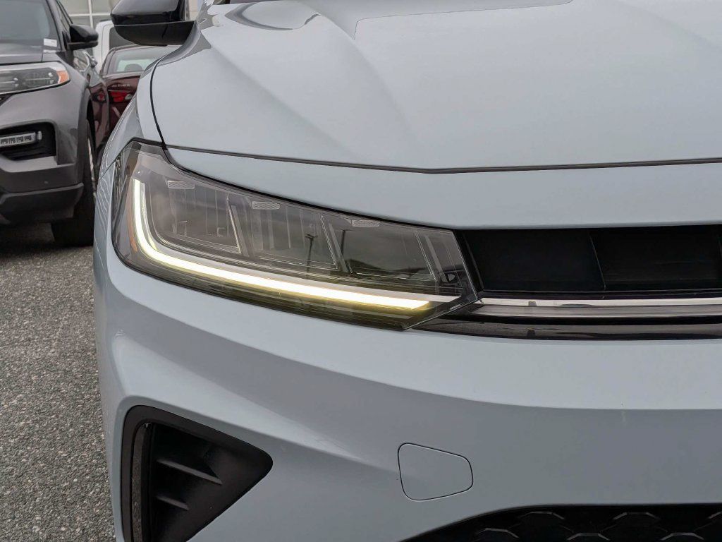 Used 2025 Volkswagen Jetta Sport FWD image 9