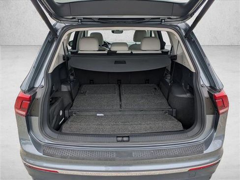Used 2018 Volkswagen Tiguan SEL Premium AWD/4WD image 6