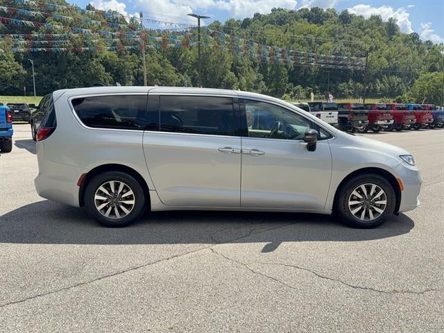 Used 2024 Chrysler Pacifica Limited FWD image 4