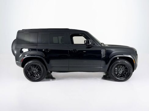 Used 2025 Land Rover Defender 110 S image 6