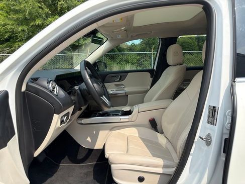 Used 2022 Mercedes-Benz GLB 250 w/ Premium Package image 19